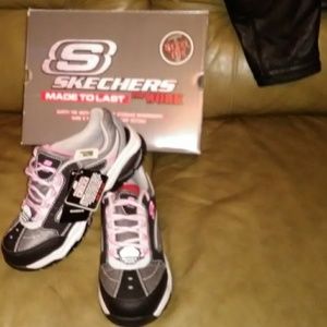 Skechers Steel toe sneakers NIB Size 10.